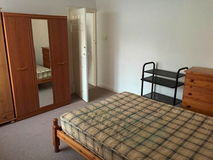 2 Bedroom Flat To Rent In Staines Road, Hounslow TW4