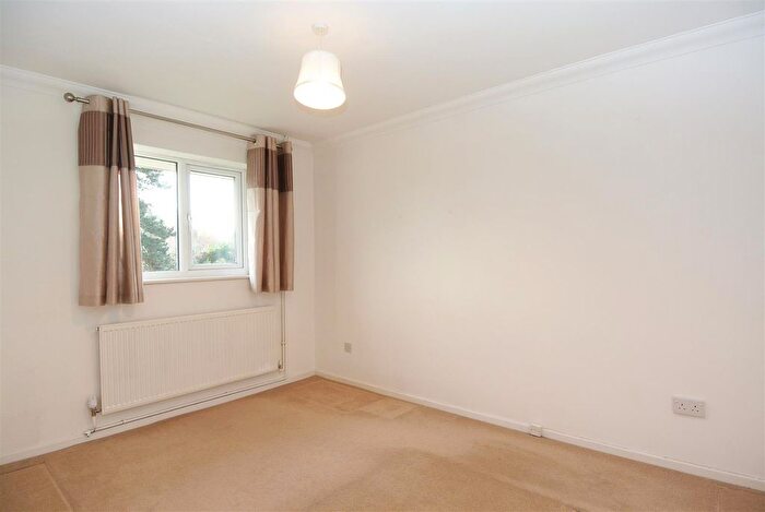 3 Bedroom Flat For Sale In Cedar Drive, Ascot, Berkshire, SL5