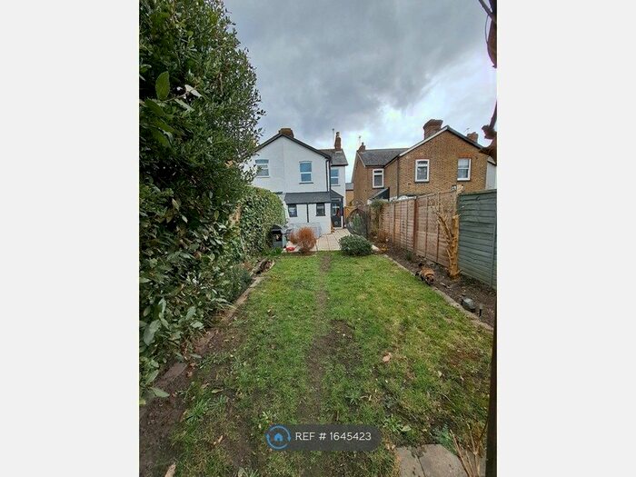 3 Bedroom Semi-Detached House To Rent In Lent Rise Road, Burnham, SL1