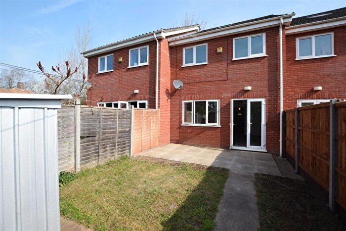 4 Bedroom Town House To Rent In Papplewick Close, Norwich, Norfolk, NR4