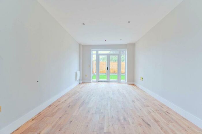 2 Bedroom Flat To Rent In Dalton Street, West Norwood, London, SE27