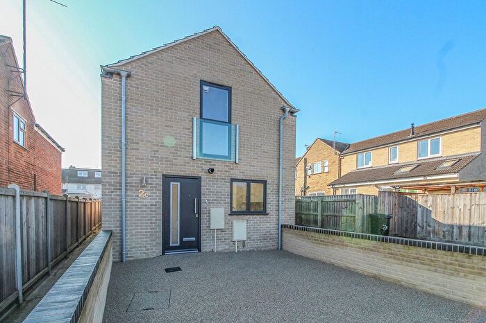 2 Bedroom Detached House To Rent In Drayton Road, Cambridge, CB1