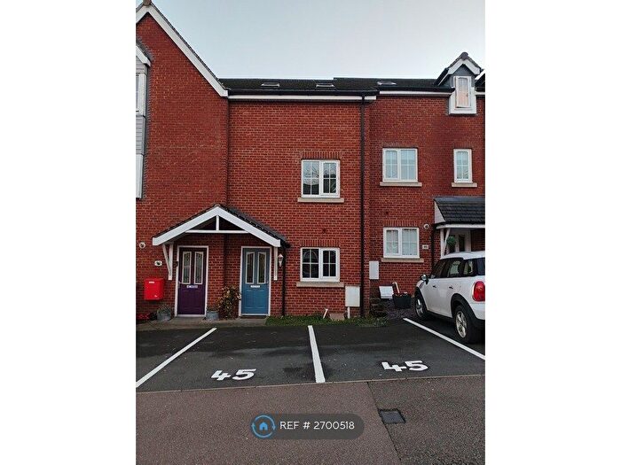 4 Bedroom Terraced House To Rent In Chamberlain Close, Uttoxeter, ST14
