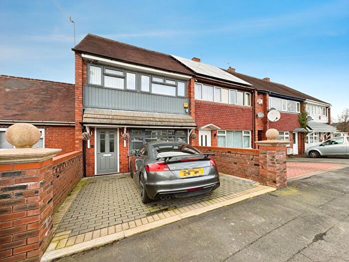 3 Bedroom Town House For Sale In Vowchurch Way, Bucknall, Stoke-On-Trent, ST2