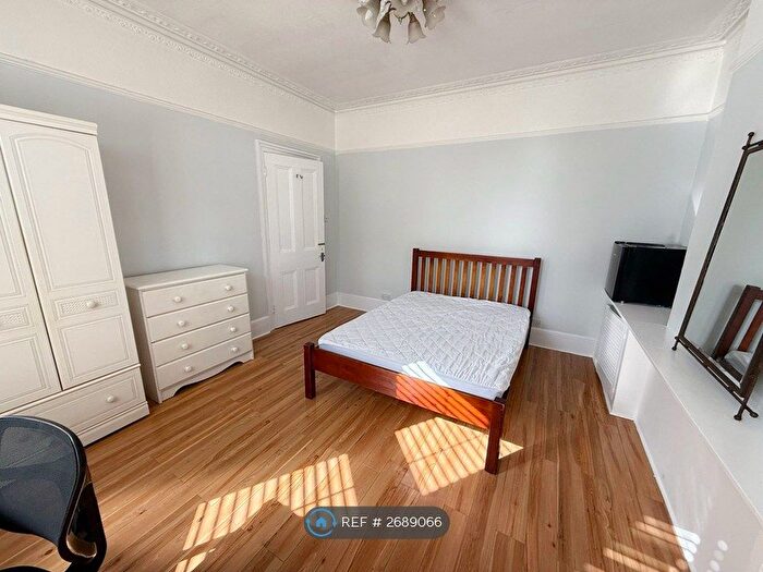 4 Bedroom Maisonette To Rent In Avenue Road, KT1