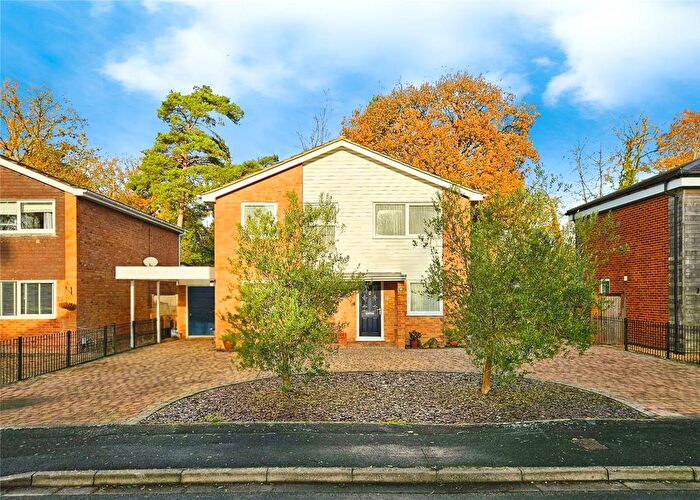 4 Bedroom Detached House For Sale In Fir Tree Way, Fleet, Hampshire, GU52
