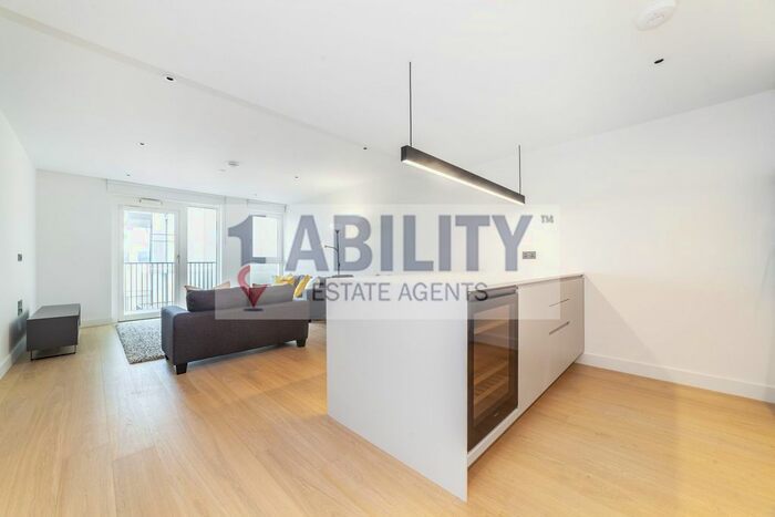 2 Bedroom Flat To Rent In Fountain Park Way, London, W12