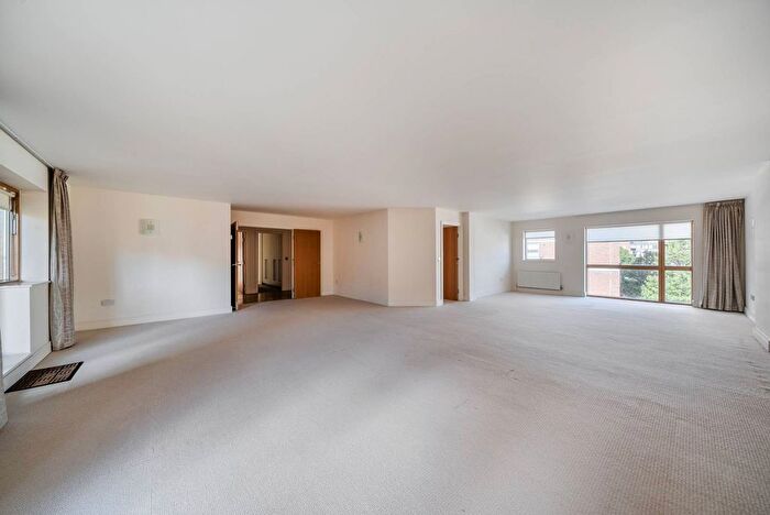 3 Bedroom Flat To Rent In Harrowby Street, Marylebone, London, W1H