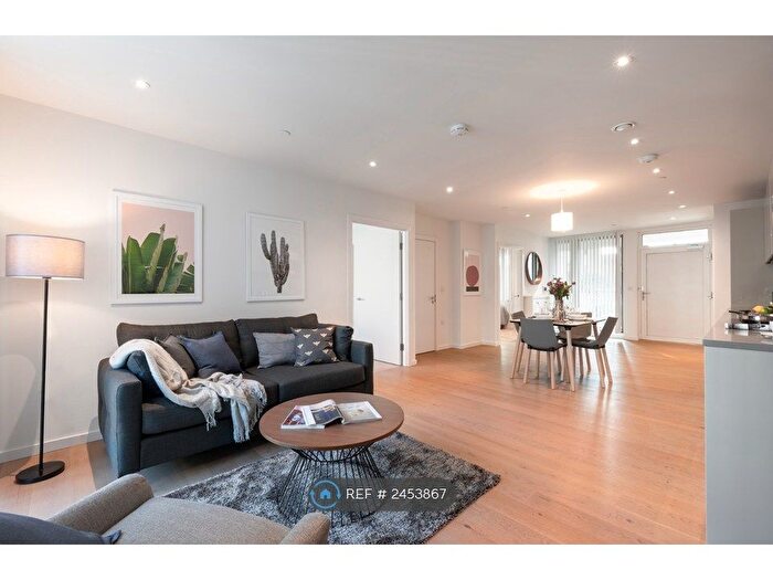 2 Bedroom Flat To Rent In Gabriel Walk, London, SE1