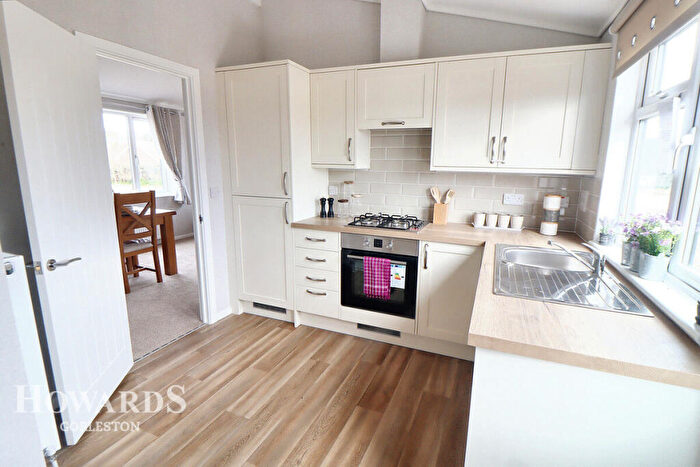 2 Bedroom Park Home For Sale In Belton Country Park, Stepshort, Belton, NR31