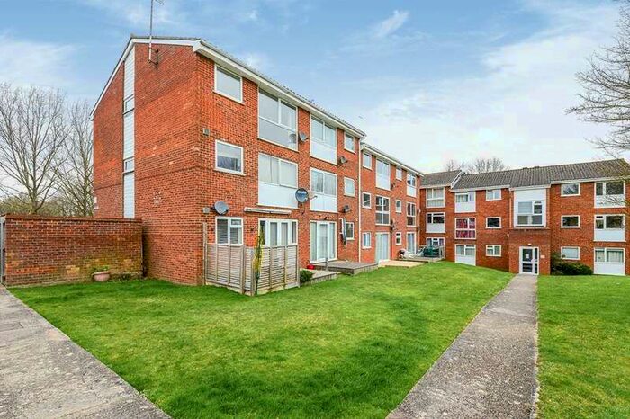1 Bedroom Apartment To Rent In Nightingale Walk, Hemel Hempstead, Hertfordshire, HP2
