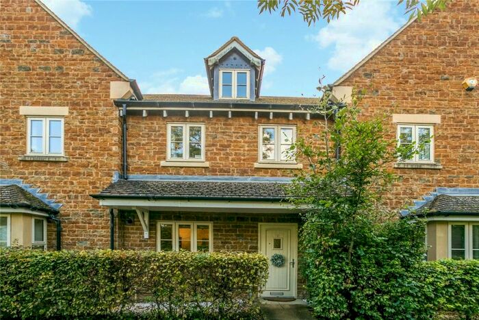 4 Bedroom Terraced House To Rent In Crab Tree Close, Bloxham, Banbury, OX15