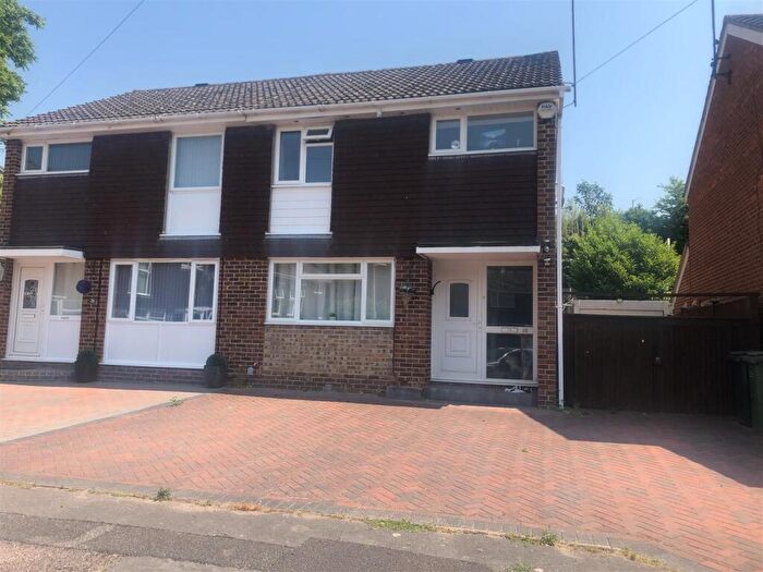 3 Bedroom House To Rent In Ferndale Avenue, Reading, RG30