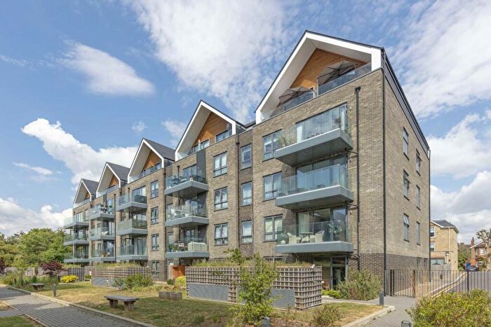 1 Bedroom Flat For Sale In Antoinette Close, Kingston Upon Thames, KT1