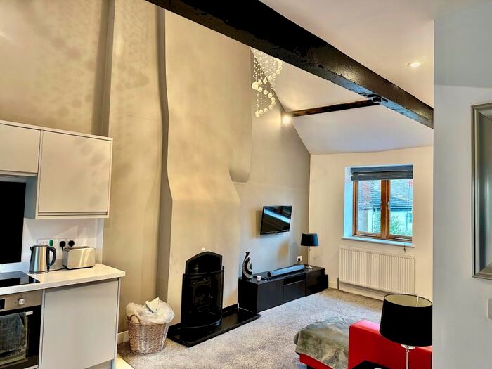 2 Bedroom Flat To Rent In Kings End, Bicester, OX26