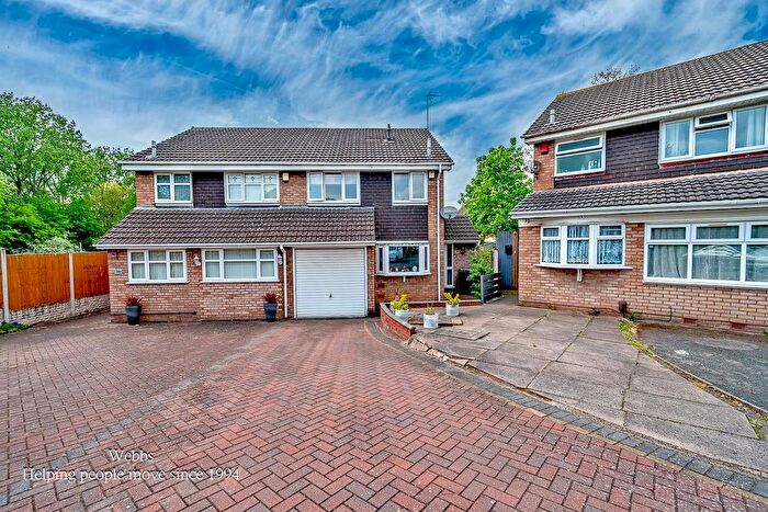 3 Bedroom Semi-Detached House For Sale In Pommel Close, Walsall, WS5
