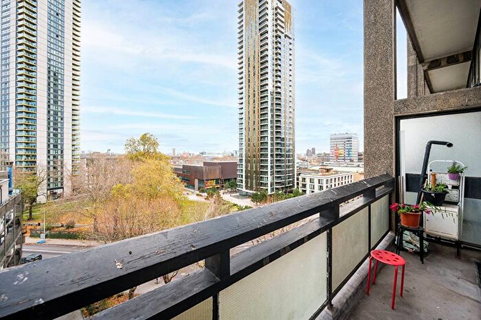 2 Bedroom Maisonette For Sale In Elephant Amp; Castle, Elephant And Castle, London, SE1