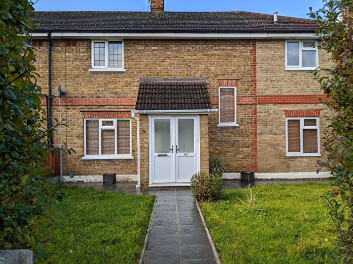 4 Bedroom Semi-Detached House For Sale In Fencepiece Road, Ilford, London, IG6