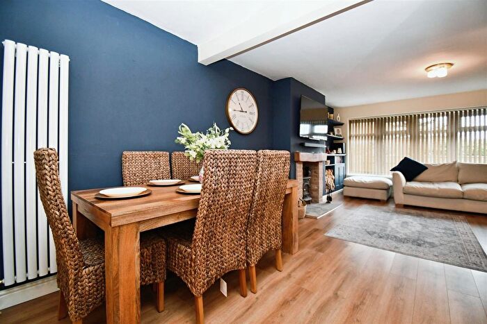2 Bedroom Semi-Detached House For Sale In Clarondale, Hull, HU7