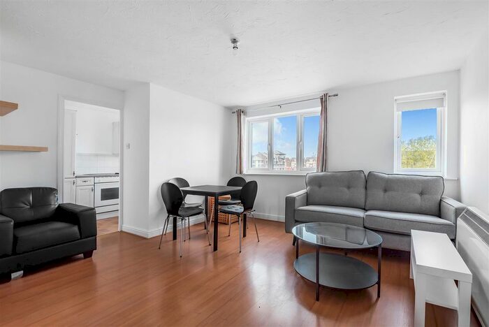 2 Bedroom Flat To Rent In Dunnage Crescent, London, SE16