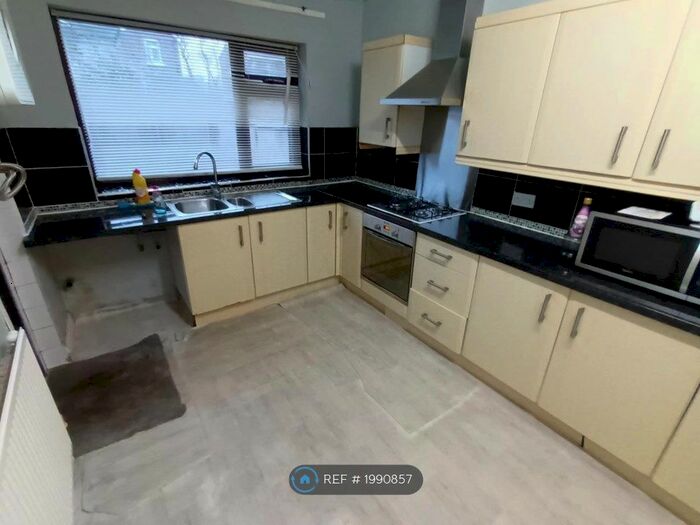 3 Bedroom Terraced House To Rent In Forest Range, Manchester, M19