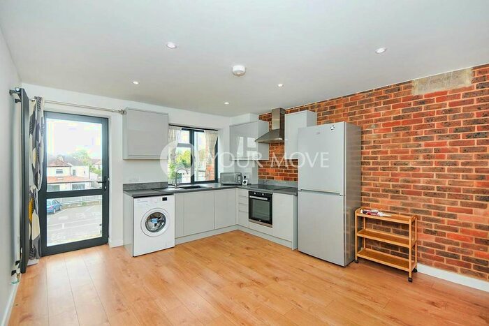 2 Bedroom Flat To Rent In Station Road, West Wickham, BR4