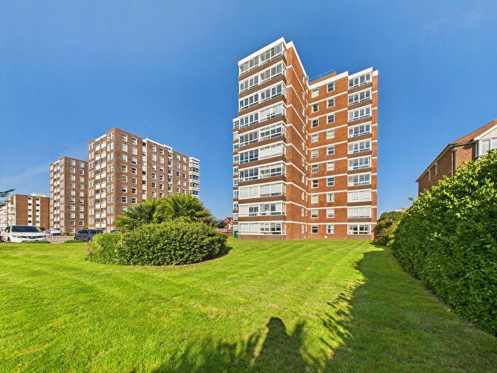 2 Bedroom Flat For Sale In Balcombe Court, West Parade, Worthing, BN11