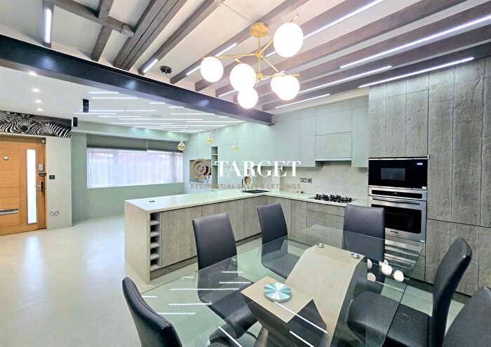 3 Bedroom End Terrace House To Rent In Leyburn Road, N18