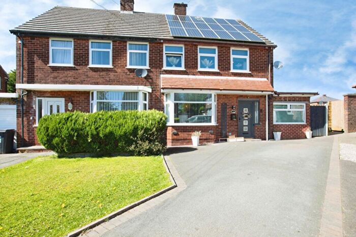 3 Bedroom Semi-Detached House For Sale In St. Johns Green, Leyland, PR25