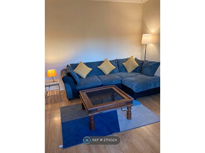 3 Bedroom Flat To Rent In Jubilee Street, London, E1