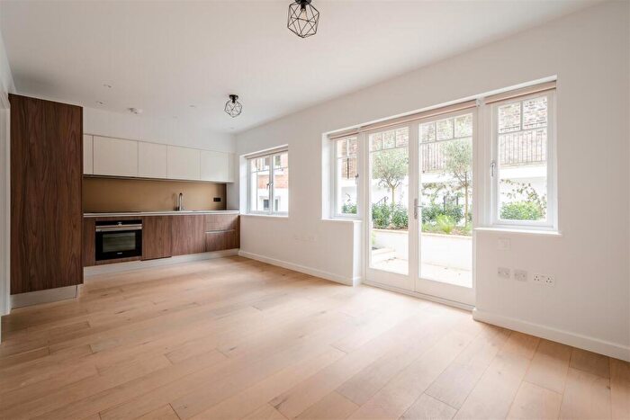 2 Bedroom Apartment To Rent In Compayne Gardens, South Hampstead, London, NW6