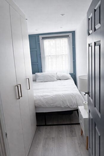 3 Bedroom Town House To Rent In Lorne Gardens, London, W11