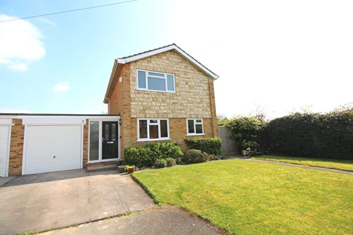 3 Bedroom Detached House For Sale In Lambourne Road, Sonning Common, RG4