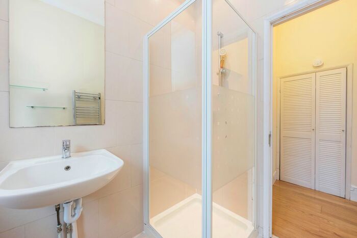 1 Bedroom Flat To Rent In Farringdon Road, Clerkenwell, London, EC1R