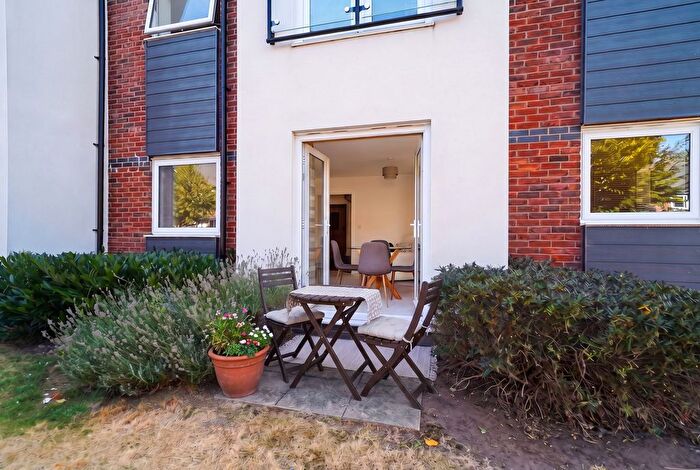 2 Bedroom Flat For Sale In Victoria Crescent, Shirley, B90