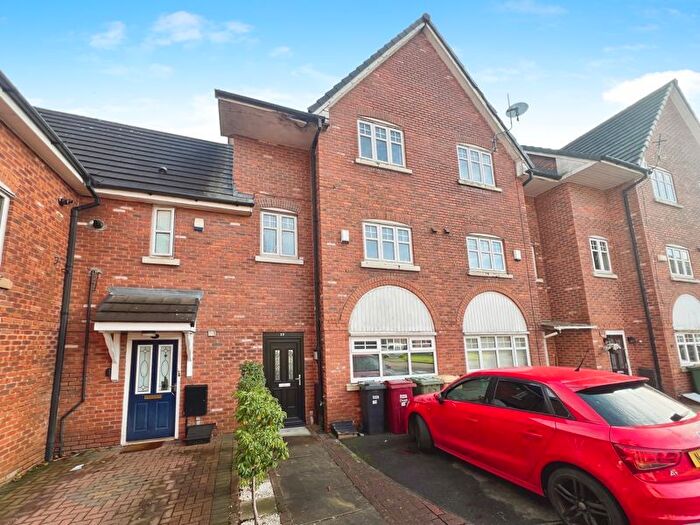 4 Bedroom Town House For Sale In Harbury Close, Middle Hulton, BL3