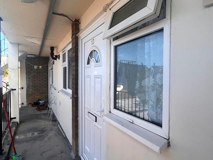 1 Bedroom Flat For Sale In Wall End Road, East Ham, London, E6