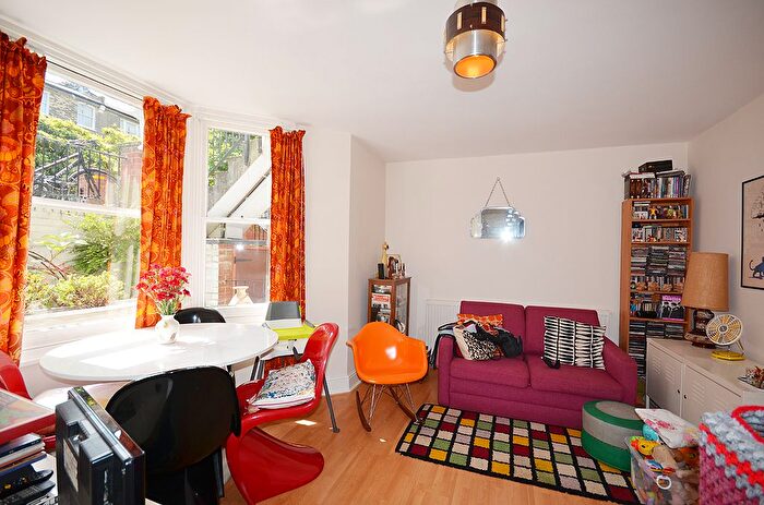 1 Bedroom Flat To Rent In Tollington Park, London, N4