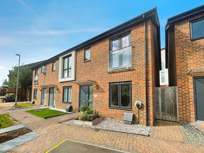 3 Bedroom End Terrace House For Sale In Hythe Crescent, Ashford, TN23