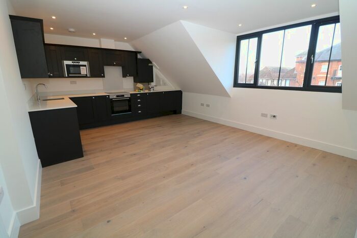 1 Bedroom Flat To Rent In Station Road, Dorking, RH4