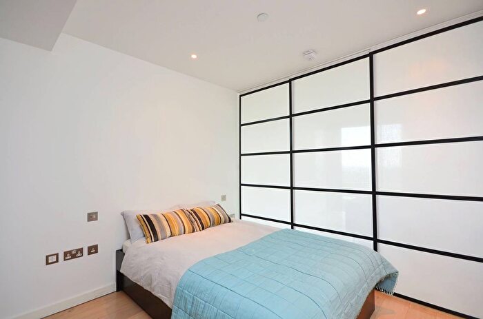 Studio To Rent In Walworth Road, Elephant And Castle, London, SE1