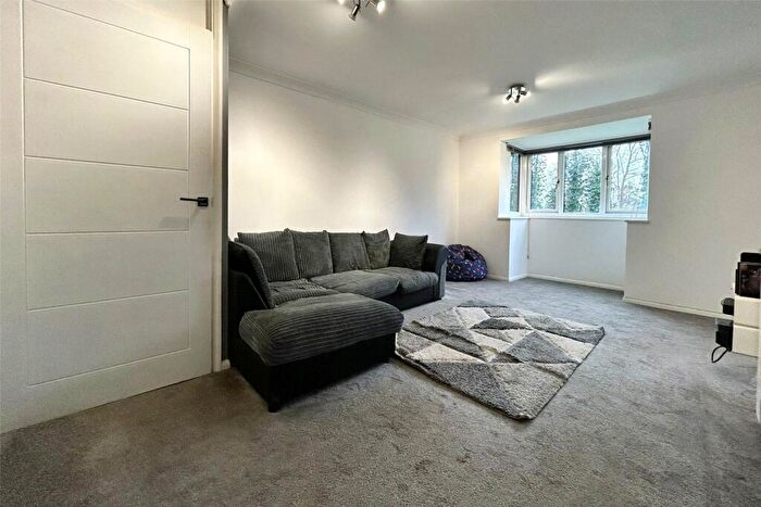 1 Bedroom Flat For Sale In Redan Gardens, Aldershot, Hampshire, GU12