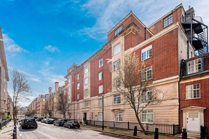 2 Bedroom Flat To Rent In Hallam Street, Marylebone, London, W1W
