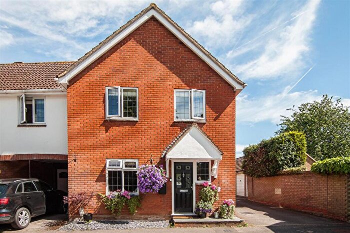 3 Bedroom Semi-Detached House For Sale In Matchingfield, Kelvedon Hatch, Brentwood., CM15