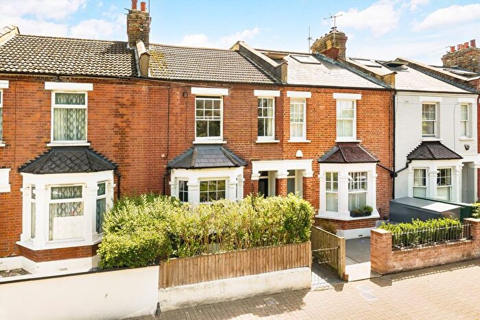 2 Bedroom Flat To Rent In Waynflete Street, London, SW18