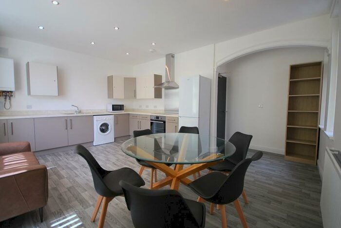 4 Bedroom Apartment To Rent In Mabfield Road, Fallowfield, Manchester, Lancashire, M14