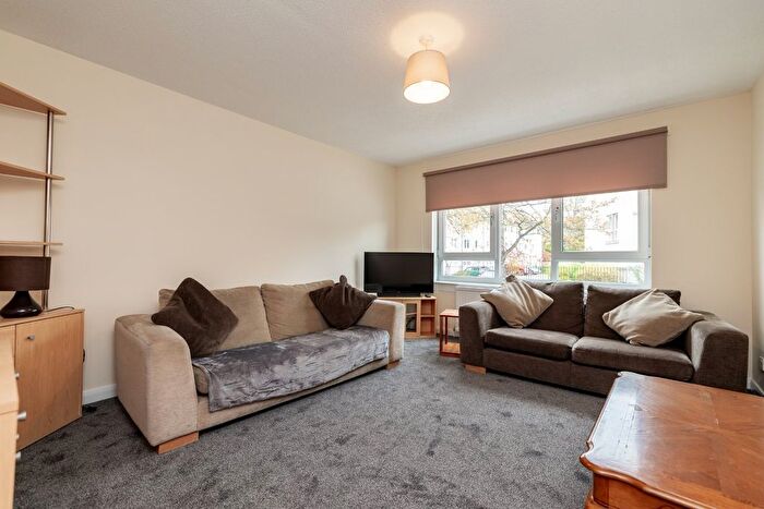 3 Bedroom Flat To Rent In Fonthill Terrace, City Centre, Aberdeen, AB11