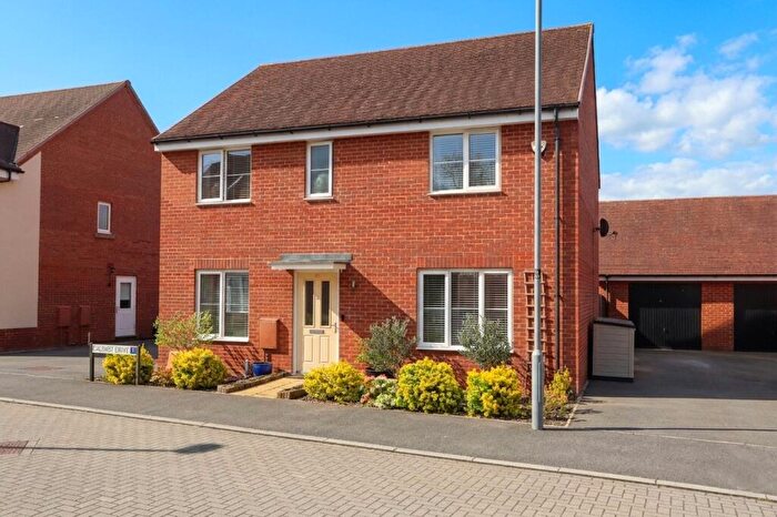 4 Bedroom Detached House For Sale In Calshot Drive, Kingsmead, MK4