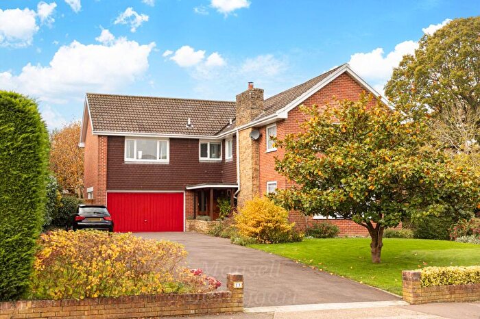 5 Bedroom Detached House For Sale In Chanctonbury Way, Crawley, RH11