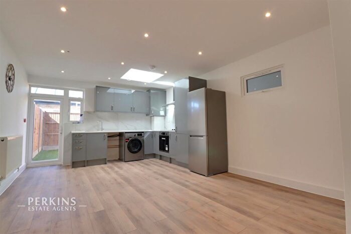 1 Bedroom Flat To Rent In Costons Lane, Greenford, UB6